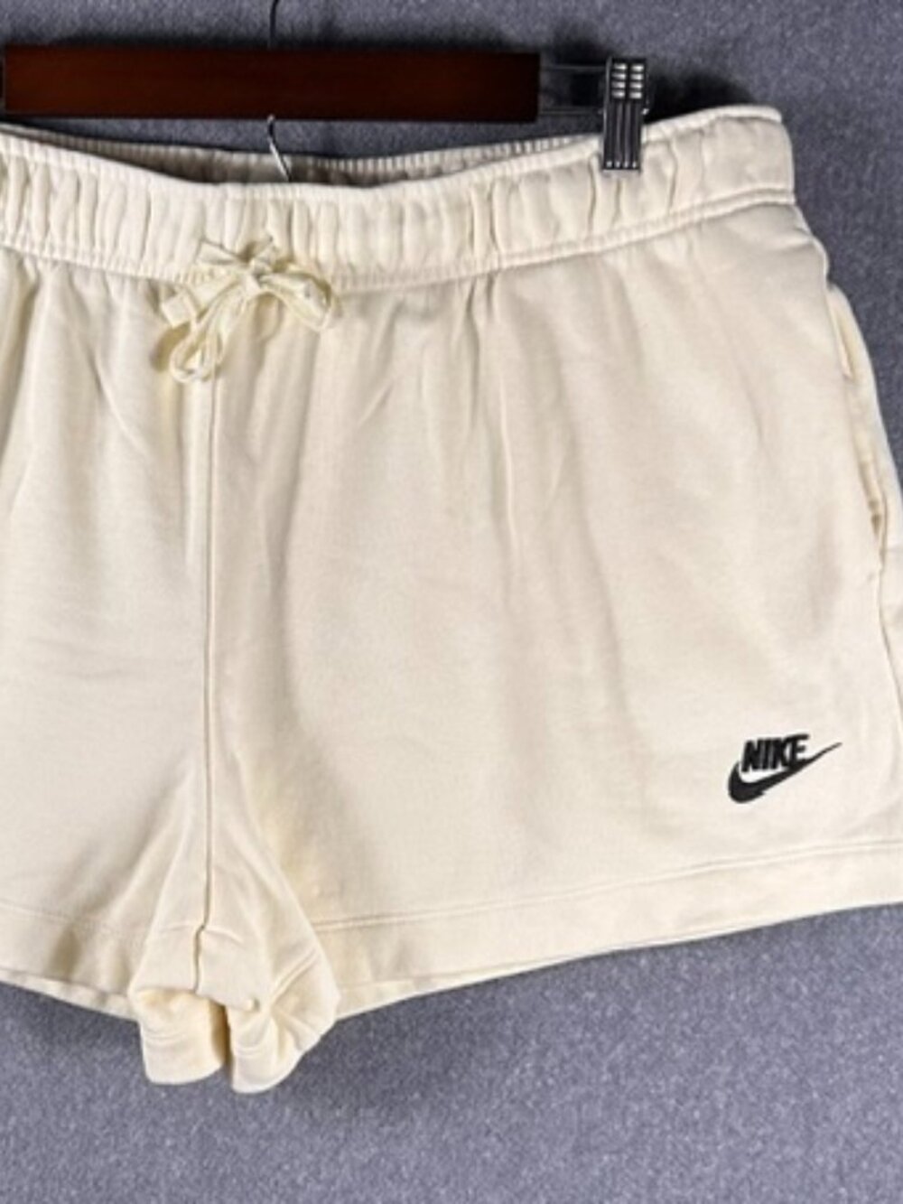 Nike Sportswear Club Fleece Shorts Sz XL Cream Mid Rise w/ Pockets Drawstrings